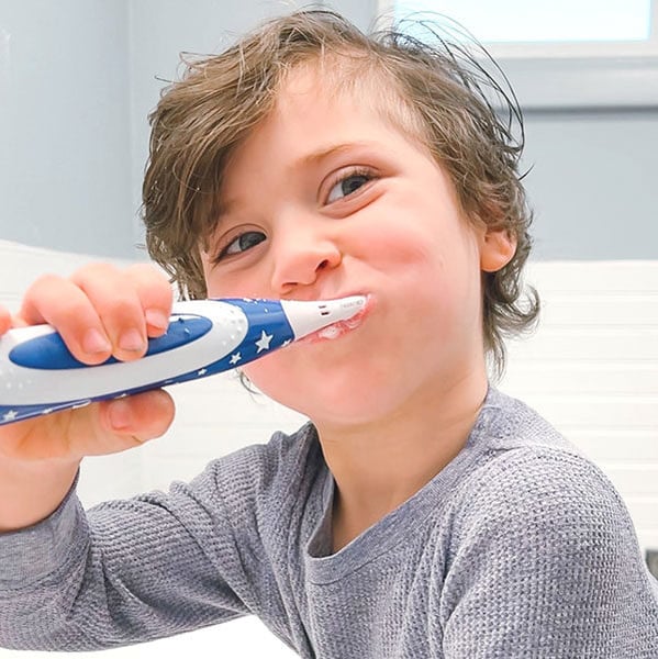 Spinbrush-child-brushing-teeth