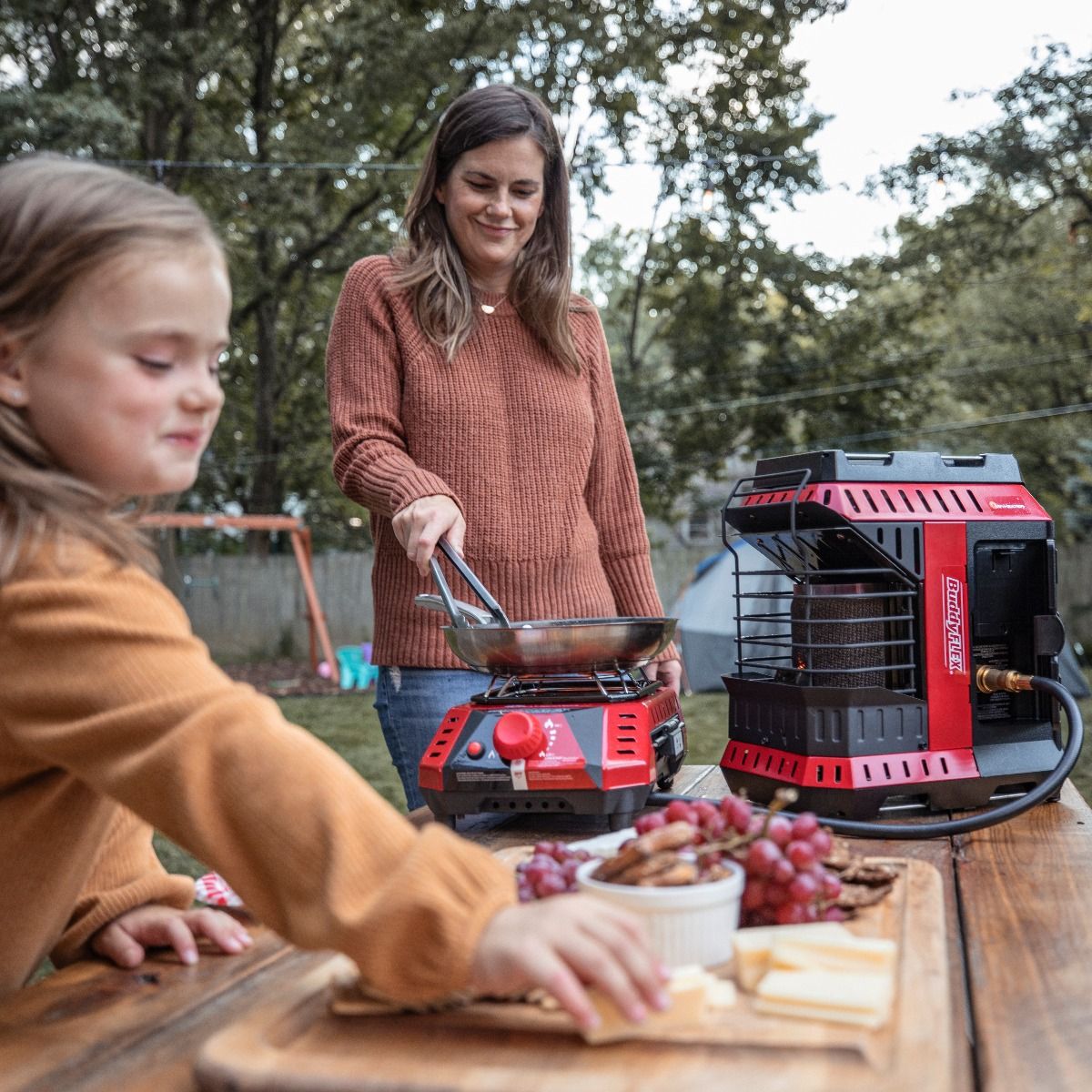 buddy_flex_backyard_cooking-web